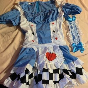 Alice in wonderland Halloween costume